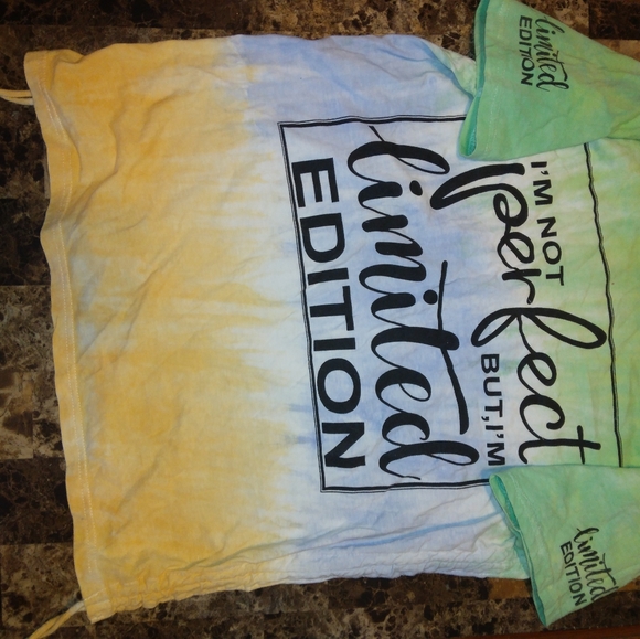 Shirt - Picture 3 of 4